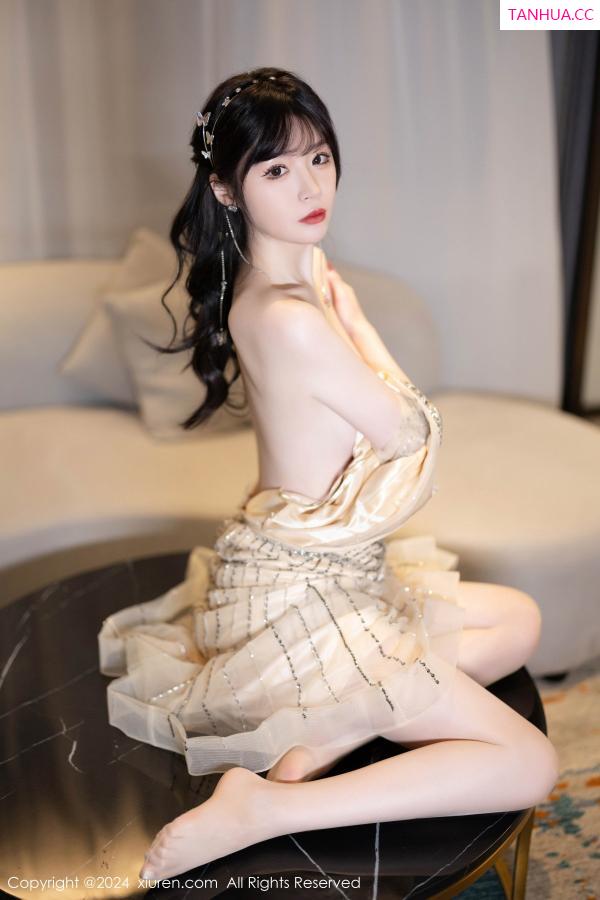 梦心玥  [XiuRen]高清写真图 2024.01.24 No.8014 梦心玥 长裙美腿第39张图片